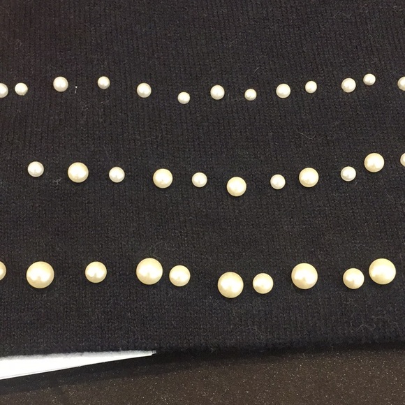 Pompom hats - Picture 4 of 8